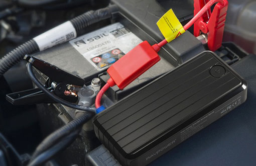 connecting jump starter cables to car