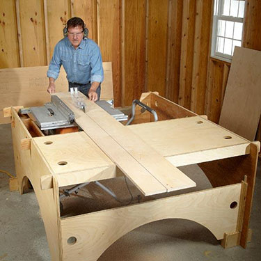 man uses table saw