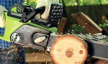Guide to Battery Powered Chainsaws