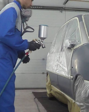 Setting up the equipment for spraying a car